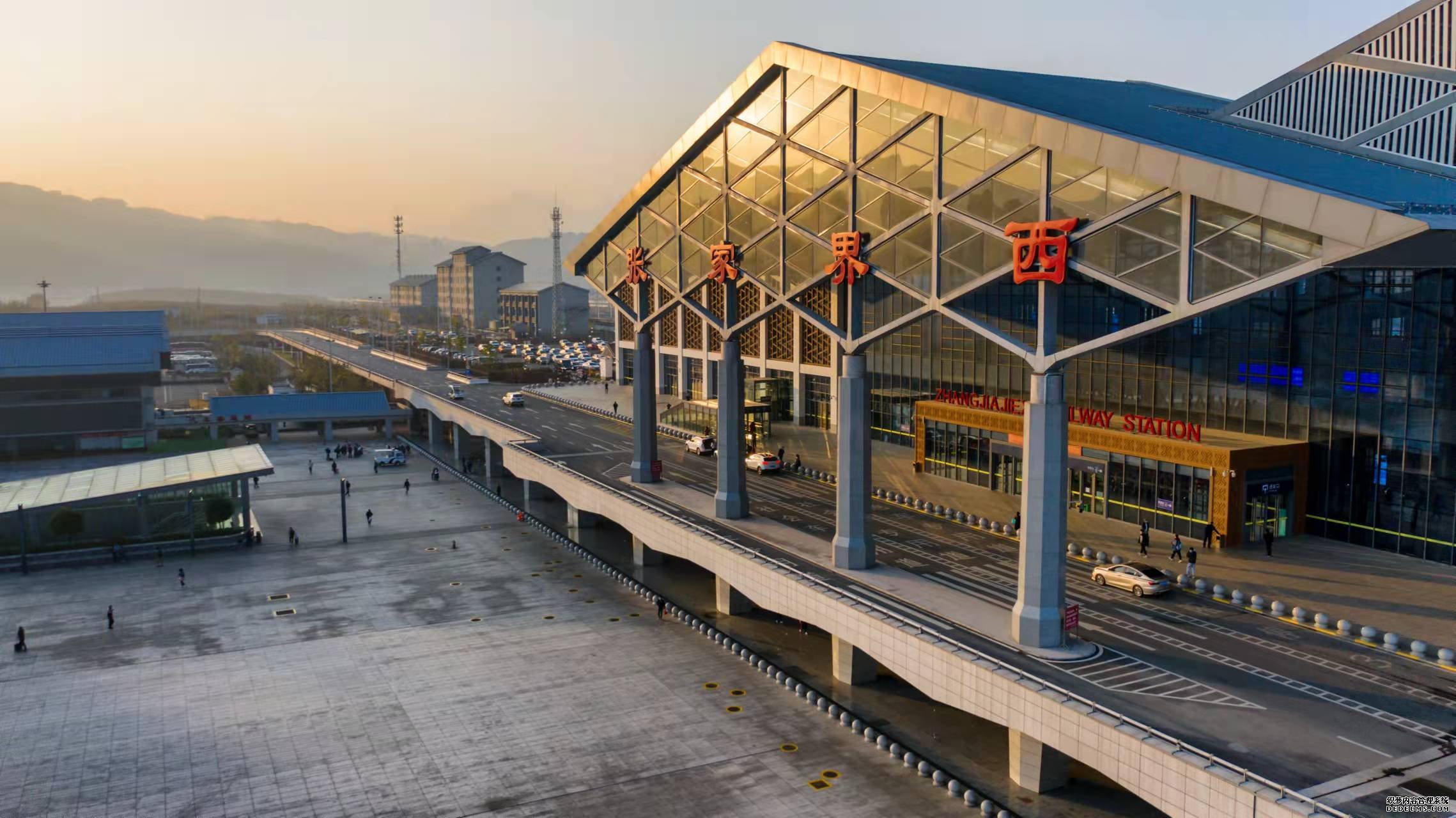 高铁开进湘西州沿线地区经济发展摁下“快进键”