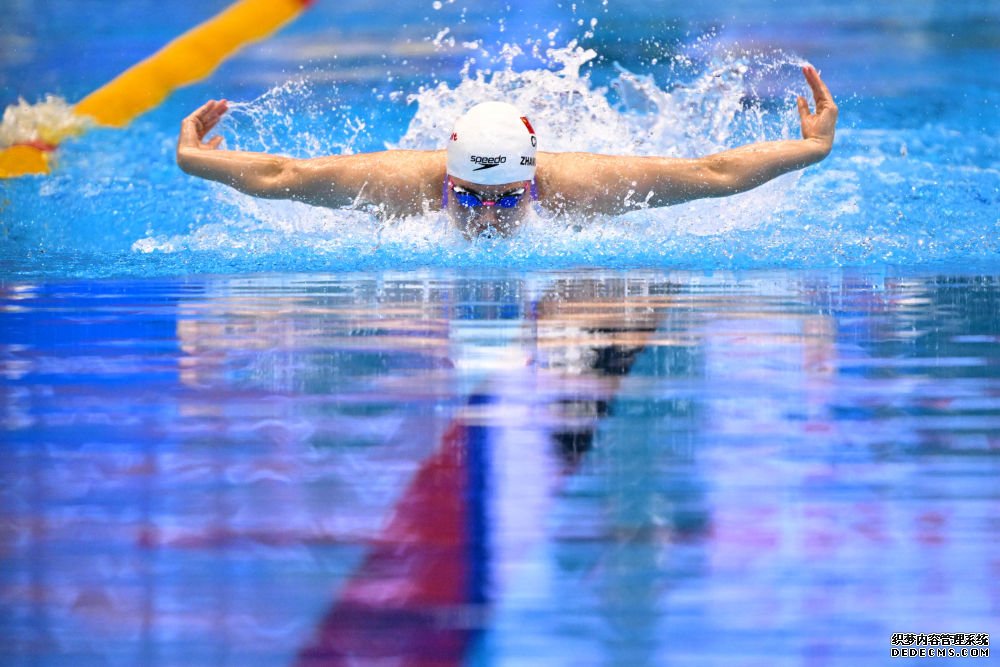 张雨霏赢得世锦赛女子100米蝶泳冠军