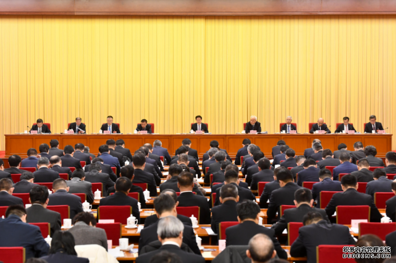 12月17日至18日，全国发展和改革工作会议在京召开。高弘杰摄