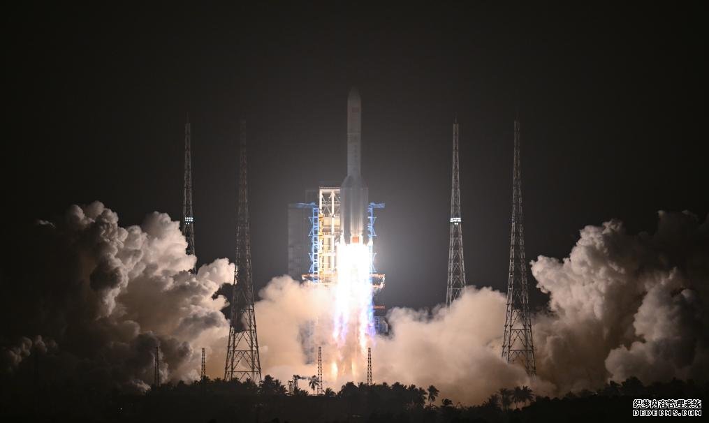 2月23日19时30分，我国在文昌航天发射场使用长征五号遥七运载火箭，成功将通信技术试验卫星十一号发射升空，卫星顺利进入预定轨道，发射任务获得圆满成功。新华社记者 郭程 摄