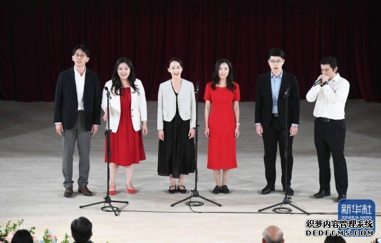 3月21日，国家开发银行阿卡贝拉合唱团在音乐会上演出。新华社记者 任超 摄