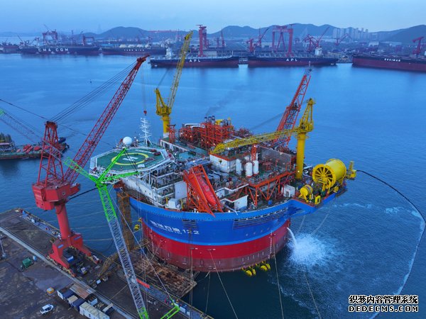 亚洲首艘圆筒型FPSO“海葵一号”建造完工。韩庆摄